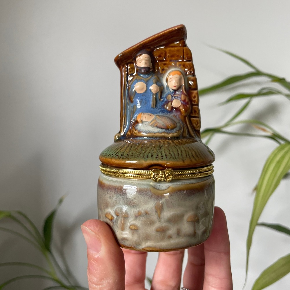 Vtg Nativity Scene Porcelain Trinket Box Holy Family Jesus Mary Joseph Religious